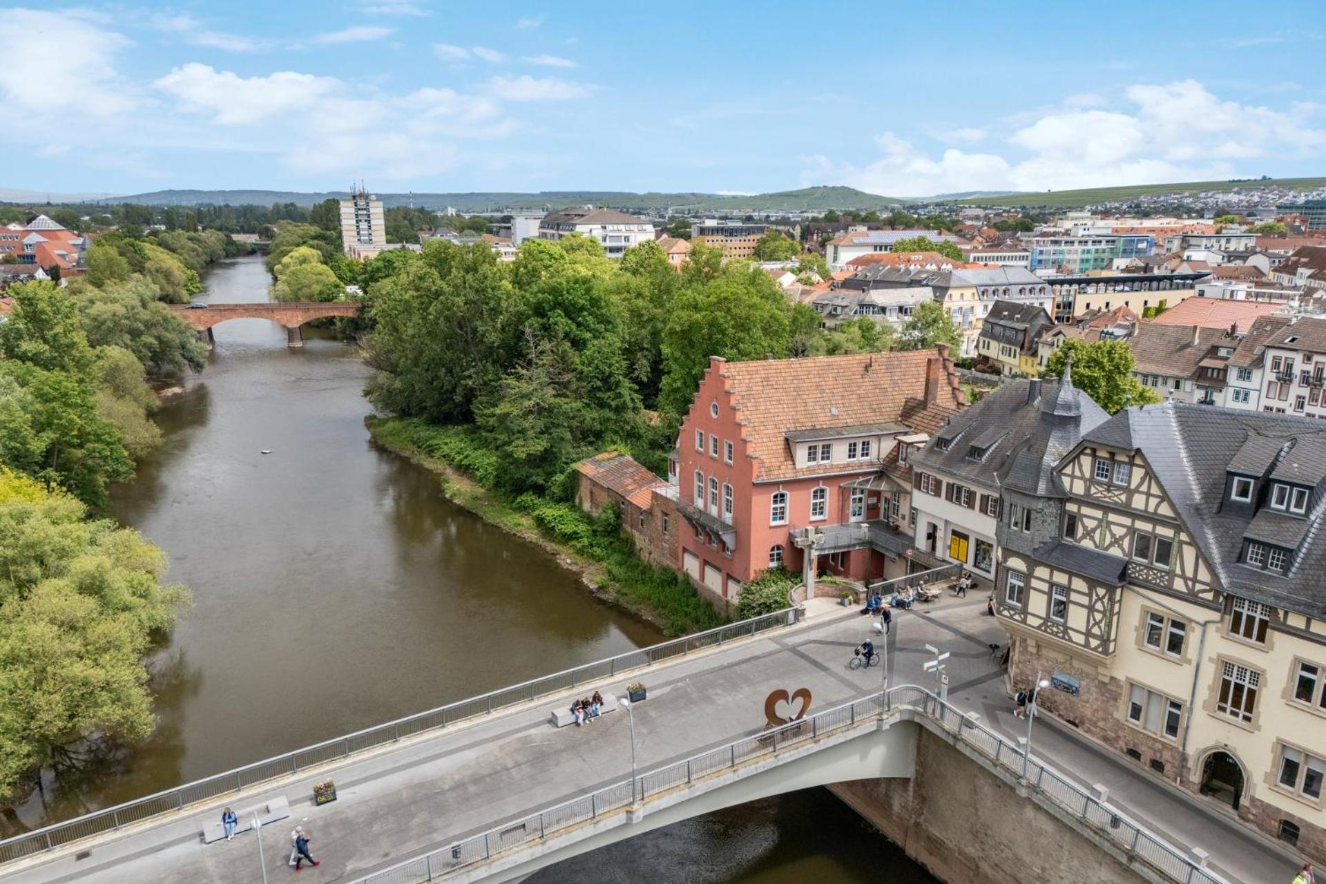 Altstadt Apartment Am Wasser Mit Parkplatz Und Riesigem Garten باد كروزناش المظهر الخارجي الصورة